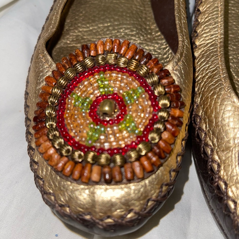 BCBGMAXAZRIA. Previously worn. Gold & brown w/beaded front design & laced back
